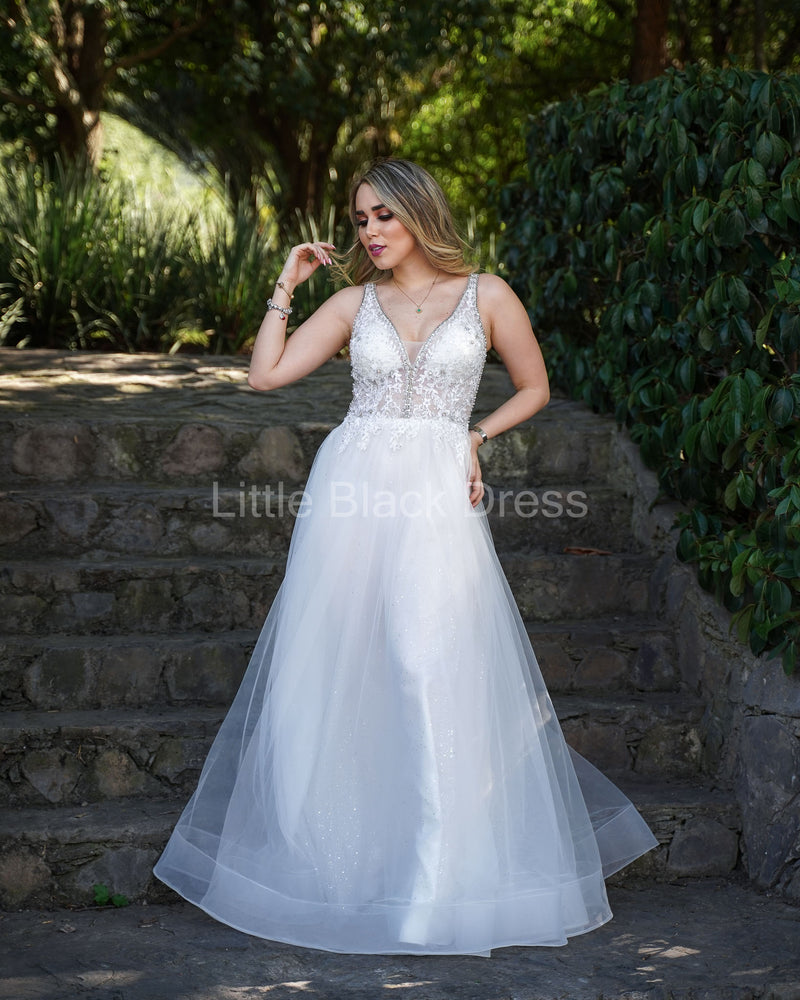 Vestido de novia con cristal y bordado en top