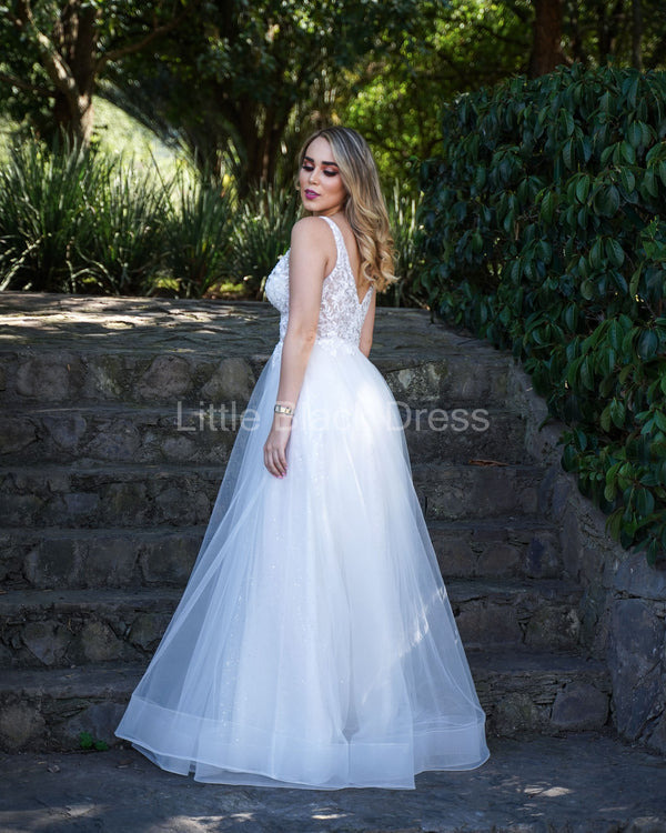 Vestido de novia con cristal y bordado en top