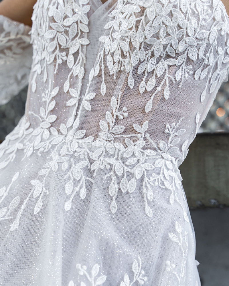 Vestido de novia bordado con cauda