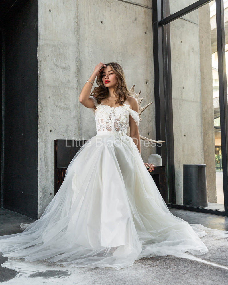 Vestido de novia con bordado en 3D y manga caida