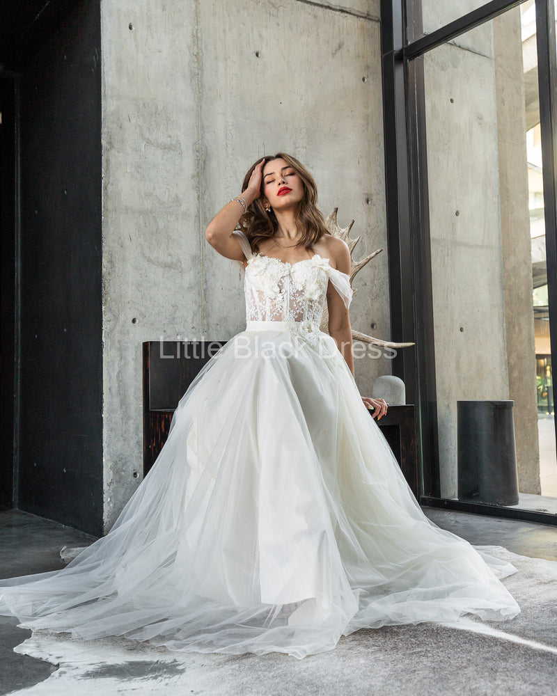 Vestido de novia con bordado en 3D y manga caida