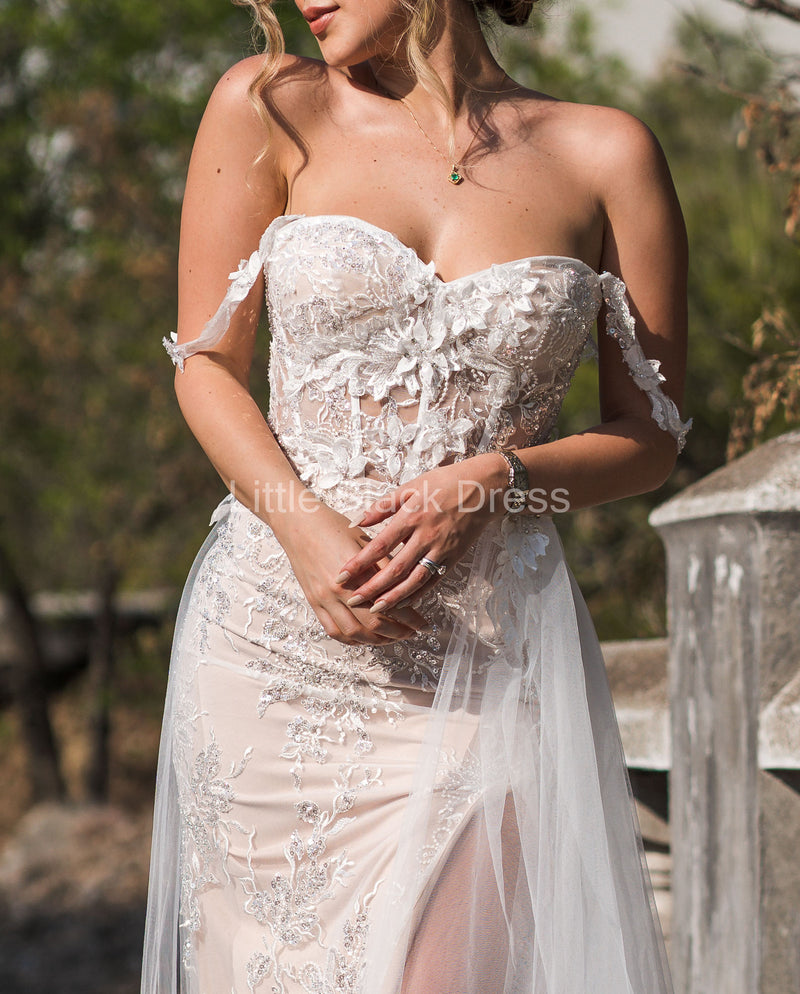 Vestido de novia bordado con cauda desmontable